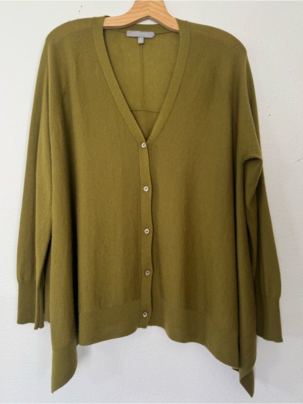 Neiman Marcus Olive V-Neck Button Front 100% Cashmere Collection Cardigan M